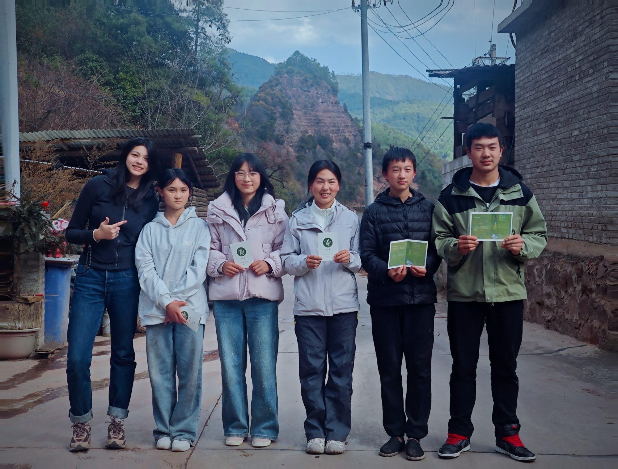 Medicinal fields worked at the foot of Laojun Mountain, Liju